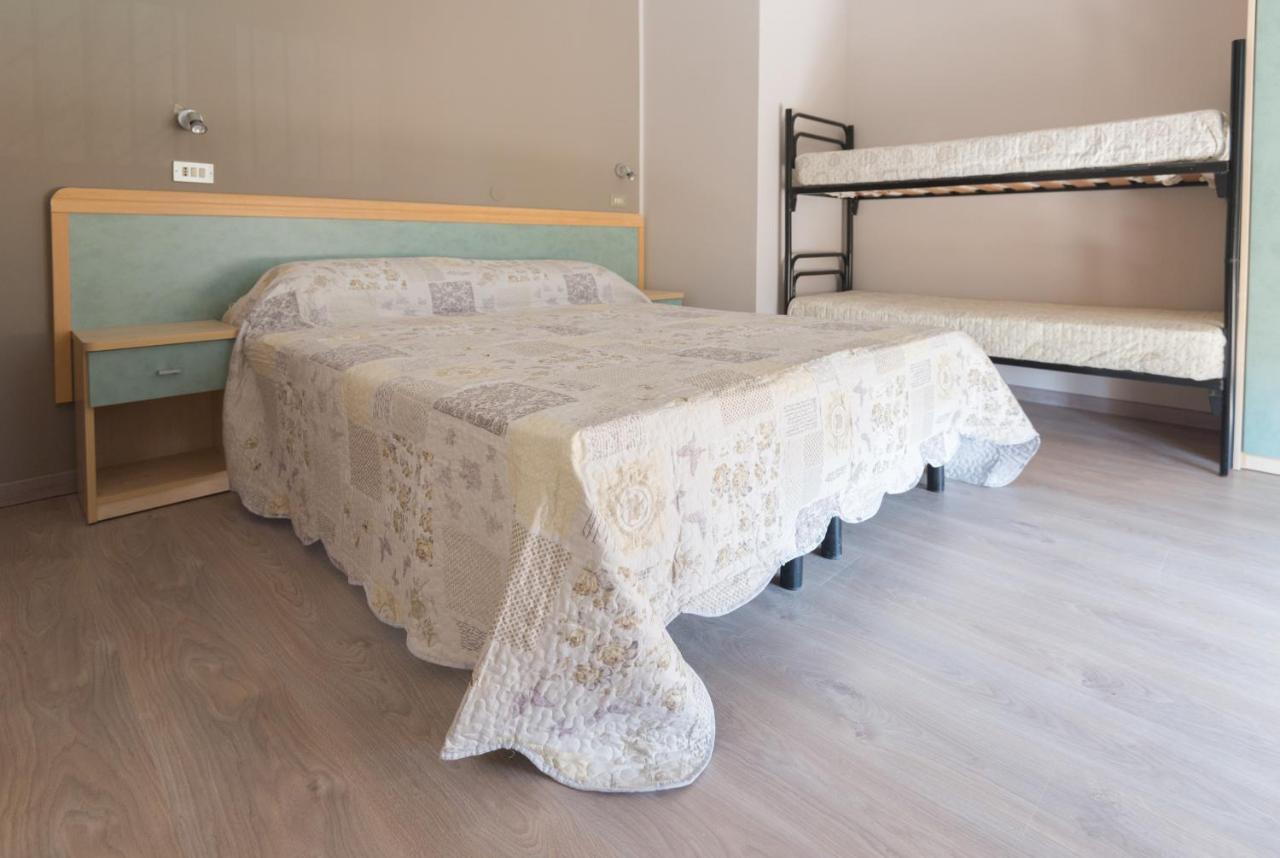 Hotel Avenusta Viserba Di Rimini Extérieur photo
