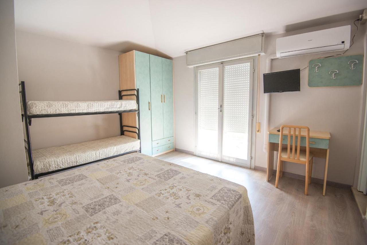 Hotel Avenusta Viserba Di Rimini Extérieur photo